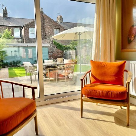Central Townhouse With Free Off Road Parking And Garden York Exterior photo