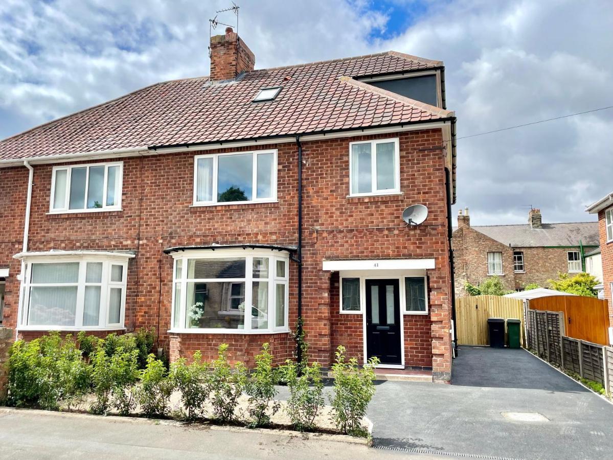 Central Townhouse With Free Off Road Parking And Garden York Exterior photo