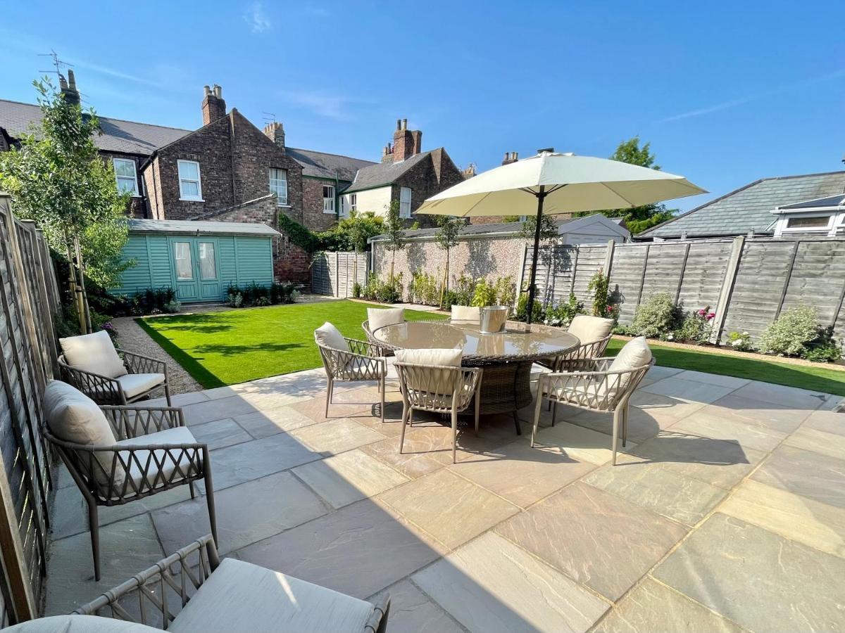Central Townhouse With Free Off Road Parking And Garden York Exterior photo