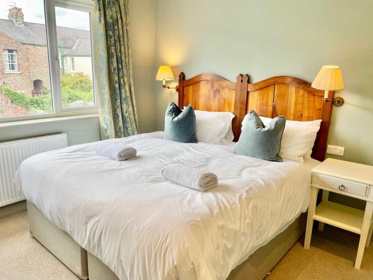 Central Townhouse With Free Off Road Parking And Garden York Exterior photo