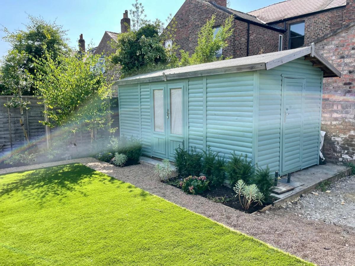 Central Townhouse With Free Off Road Parking And Garden York Exterior photo
