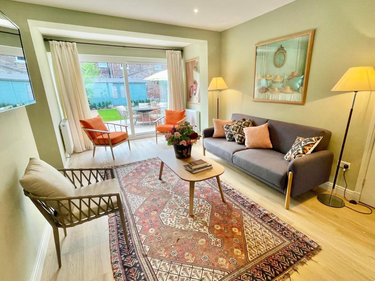 Central Townhouse With Free Off Road Parking And Garden York Exterior photo
